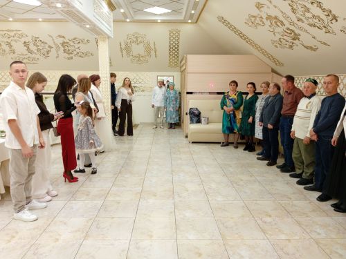 «Дан» китабына кулларын куйдылар