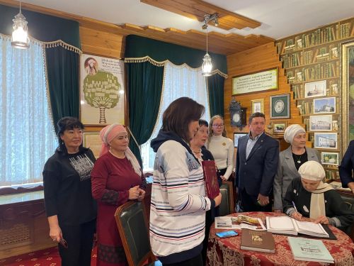 «Бездә бүген кунак бар».