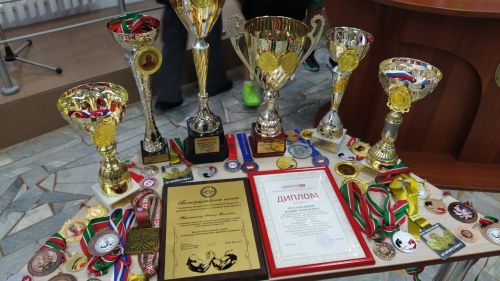 Көчле спортчыларны, тренерларны котладылар
