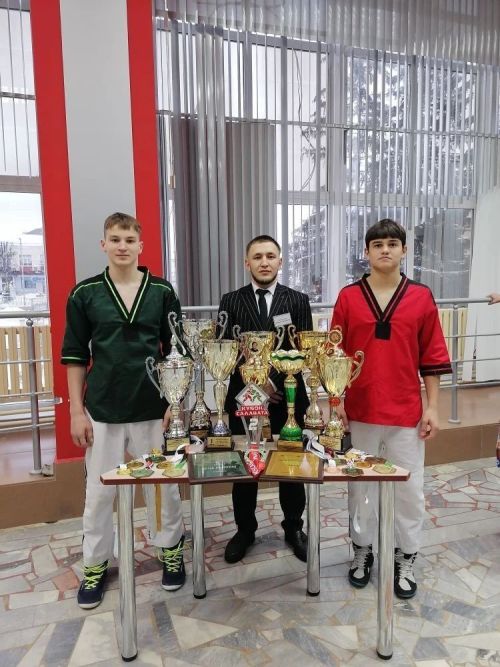 Көчле спортчыларны, тренерларны котладылар