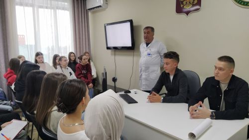 Арча поликлиникасында медик булырга теләүче укучылар белән очрашу булды
