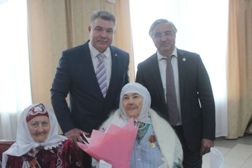 ТР Премьер-министры урынбасары Васил Шәйхразыев сугыш һәм тыл ветераннарына медальләр тапшырды