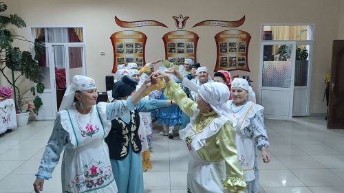 Күршеләр килде