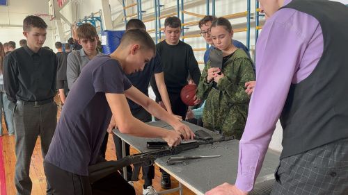 Ватанны саклаучылар көнен мәктәпләрдә билгеләп үттеләр
