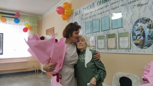 Лесхоз мәктәбендә ветераннарны котладылар