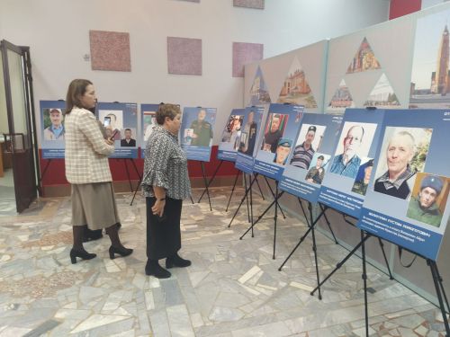 Пока жива память, у нас есть будущее: в Арске открылась выставка «Отец Героя»