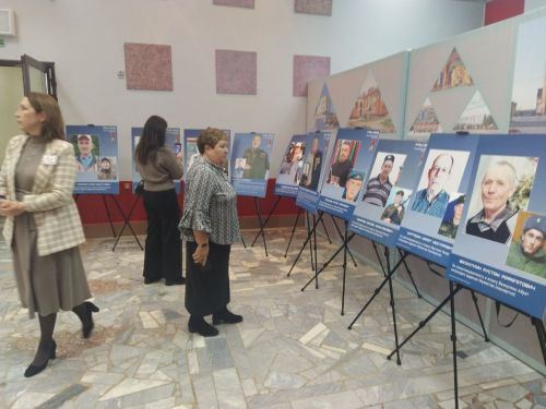 Пока жива память, у нас есть будущее: в Арске открылась выставка «Отец Героя»