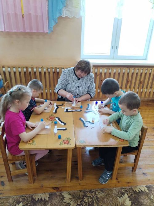 Пөшәңгәр мәктәбе укучылары макулатура һәм батарейкалар җыйды