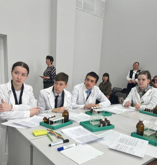 Укучылар имтиханнарга әзерләнә