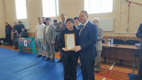 Кайбер көрәшчеләрнең әти-әниләренә Рәхмәт хатлары тапшырдылар