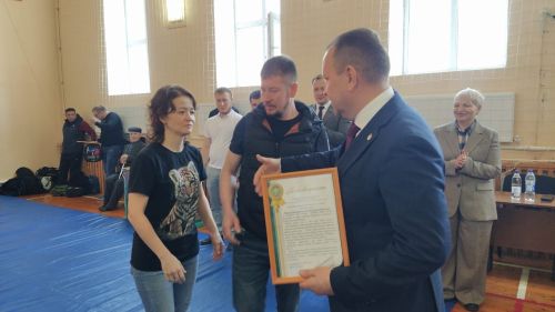 Кайбер көрәшчеләрнең әти-әниләренә Рәхмәт хатлары тапшырдылар