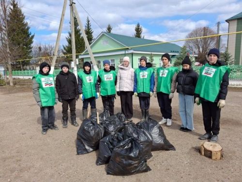 “ЭкоЯз” бәйгесе кысаларында Лесхоз мәктәбе укучылары Үрнәк бистәсендә өмә үткәрделәр
