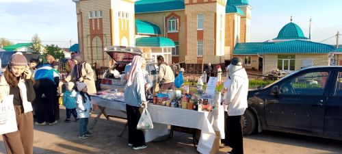 Бүген Шәрык мәчете янында хәләл ярминкә