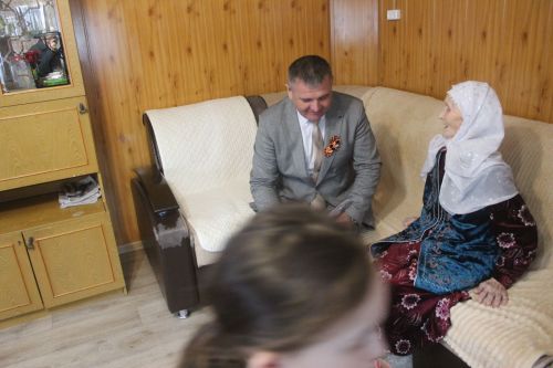 Ветераннарга бүләкләр