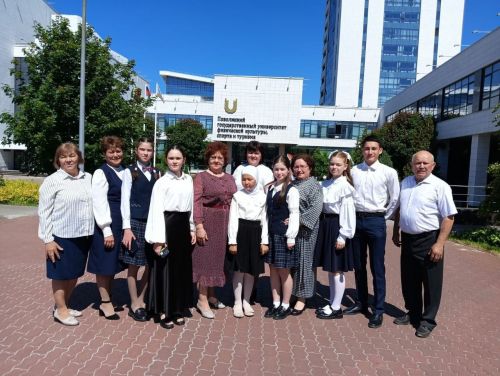 Арча укытучылары һәм укучылары Казанда узган бөтенроссия һәм республика олимпиадалары җиңүчеләрен бүләкләү тантанасында катнашты