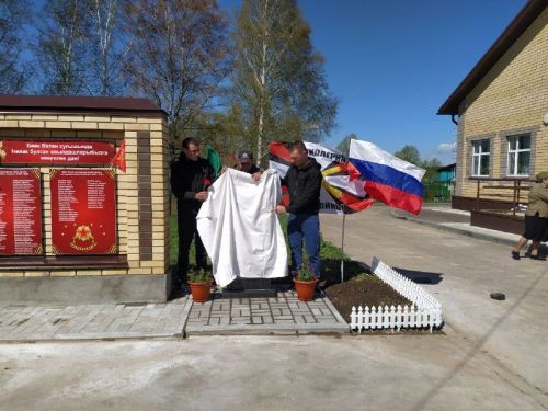 Шура авылында Айрат Вәлиуллин истәлегенә һәйкәл ачылды