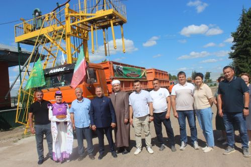 Элеваторга беренче ашлык килде