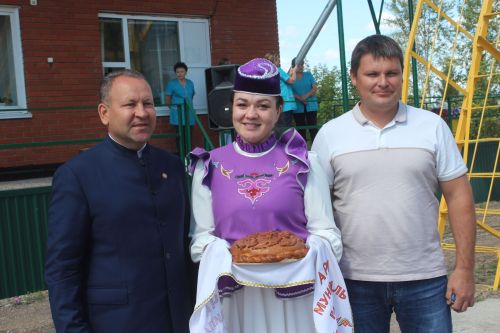 Элеваторга беренче ашлык килде