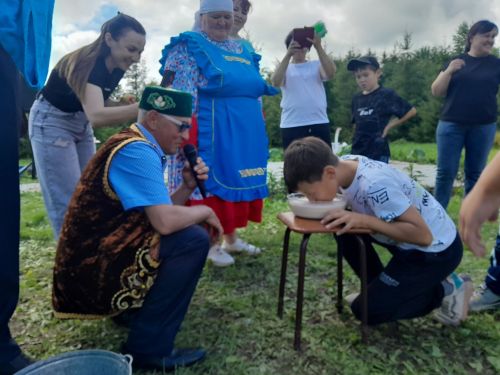 Үрнәк авыл җирлеге мәдәният хезмәткәрләре Арча картлар интернат-йортында Сабантуй уздырды