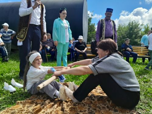 Үрнәк авыл җирлеге мәдәният хезмәткәрләре Арча картлар интернат-йортында Сабантуй уздырды