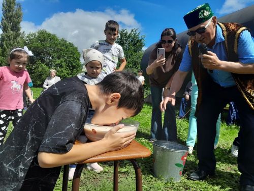 Үрнәк авыл җирлеге мәдәният хезмәткәрләре Арча картлар интернат-йортында Сабантуй уздырды