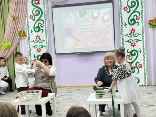 Җан җылысы – күңелләрдә: Арчаның беренче балалар бакчасында әби-бабайларны котладылар