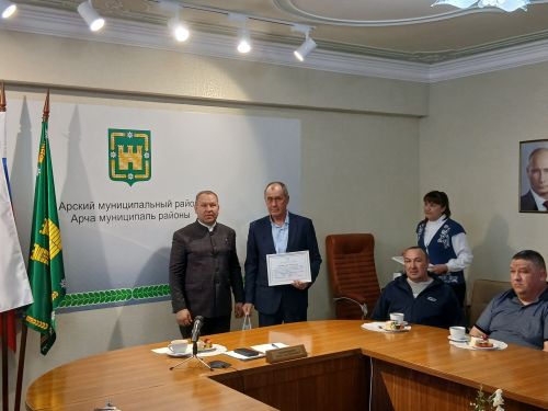 Арчада кыш көне шәһәр урамнарын чистартучыларны хөрмәтләделәр