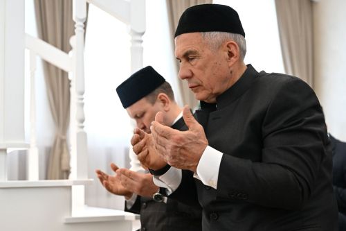 Рөстәм Миңнеханов капиталь ремонттан соң Арча мәчете белән танышты