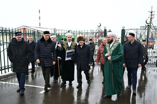 Рөстәм Миңнеханов капиталь ремонттан соң Арча мәчете белән танышты