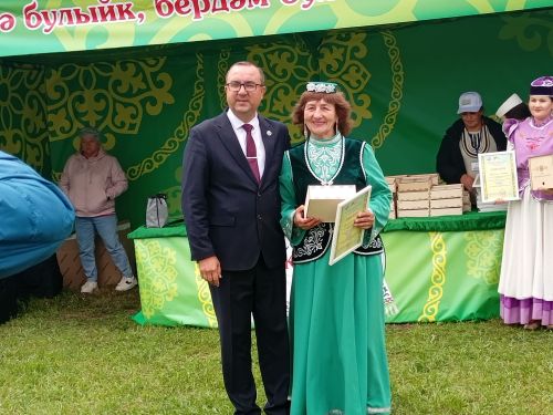 Бөтен Ташкичүне шаулатып быел янәдән «Сөлгеле капка» ачык фольклор фестивале узды
