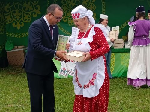 Бөтен Ташкичүне шаулатып быел янәдән «Сөлгеле капка» ачык фольклор фестивале узды