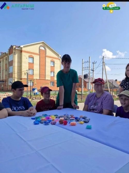 «Алгарыш» яшьләр үзәгендә «Өмет чаткысы» тернәкләндерү үзәге балалары өчен иҗади остаханә үткәрелде
