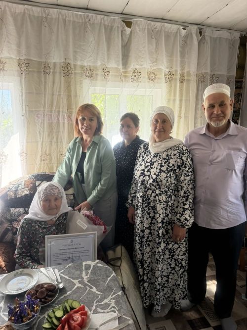 Нурания апа, 90 яшьлек юбилеең белән котлыйыз!