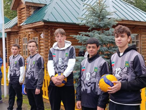 Арча стадионында Физкультурачылар көнен үткәрделәр
