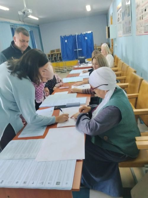 Үзе баш инженер, тракторчы һәм комбайнчы, күп балалы гаилә башлыгы