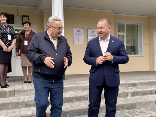 Казахстан күзәтүчеләре Яңа Кырлайдагы сайлау участогында булдылар