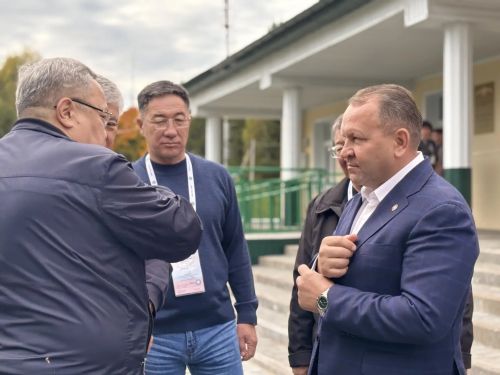 Казахстан күзәтүчеләре Яңа Кырлайдагы сайлау участогында булдылар