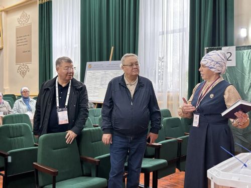 Казахстан күзәтүчеләре Яңа Кырлайдагы сайлау участогында булдылар