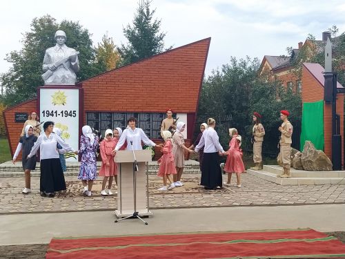 Яңа Кенәрдә сугышчан хәрәкәтләрдә катнашучылар хөрмәтенә ясалган һәйкәл ачылу