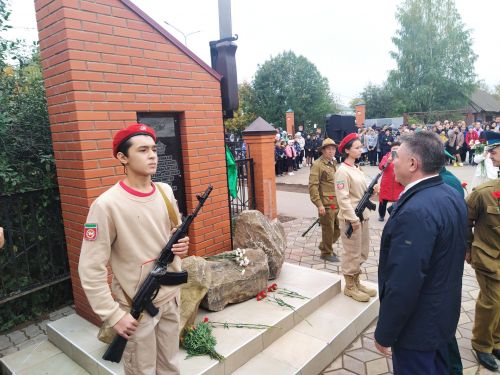Яңа Кенәрдә сугышчан хәрәкәтләрдә катнашучылар хөрмәтенә ясалган һәйкәл ачылу