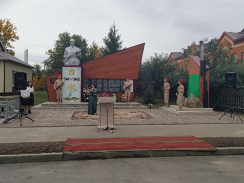 Яңа Кенәрдә сугышчан хәрәкәтләрдә катнашучылар хөрмәтенә ясалган һәйкәл ачылу