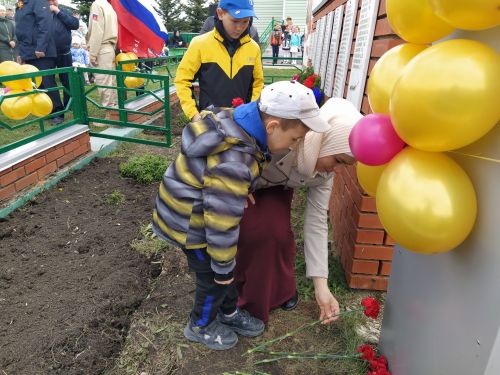 Махсус хәрби операциядә һәлак булган Айрат Галәветдиновка мемориаль такта ачылу