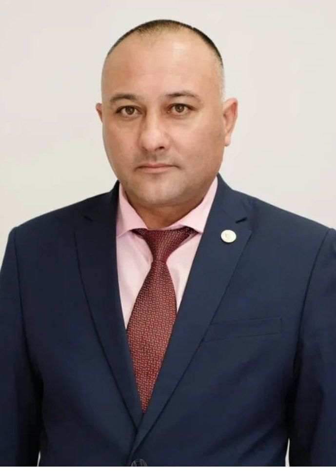Район мәгариф идарәсе җитәкчесе Рамил Мөхәмәдияров Халыкара хатын-кызлар көне белән котлады