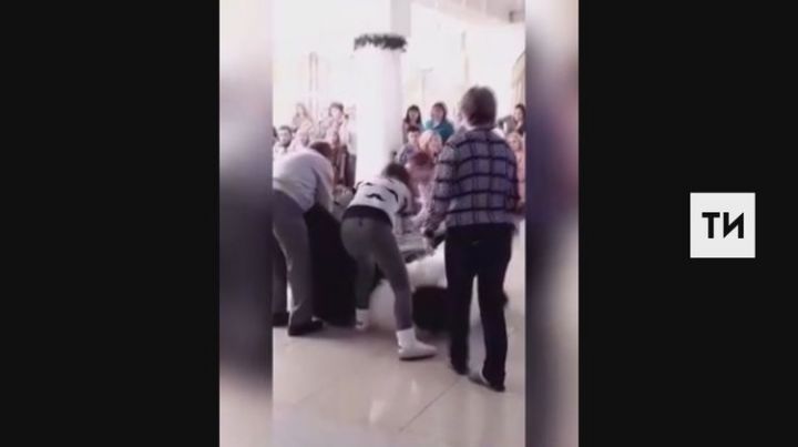 На корпоративе в одном из кафе Татарстана посетитель избил панду
