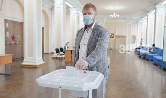 "Лишний раз проверил здоровье»: Малькевич проголосовал на УИК в Казани