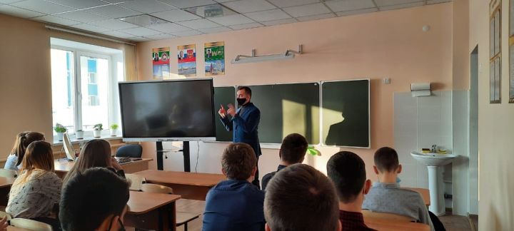 Председатель Молодежного парламента  Арского района провел встречу со студентами