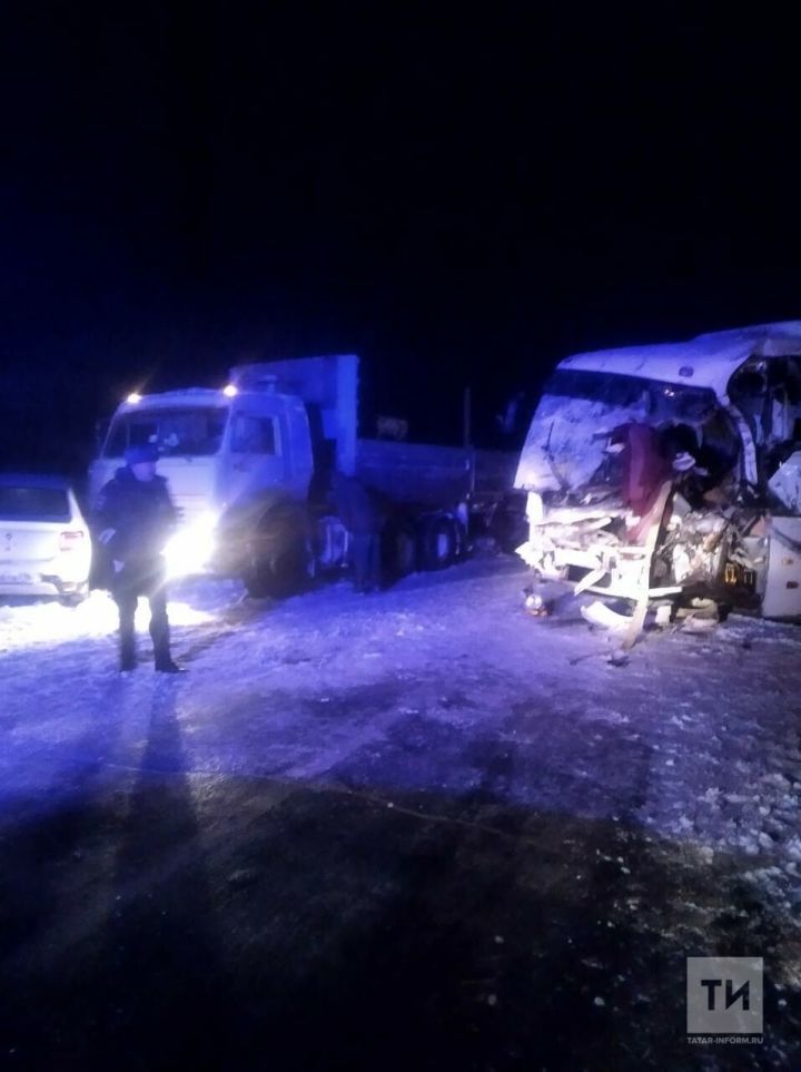 Уголовное дело завели после смертельного ДТП с автобусом и грузовиком в Татарстане