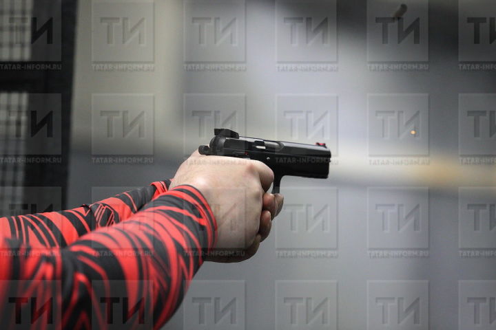 В Казани двое подростков с пистолетами пугали прохожих