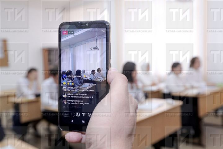 В школах России запретили использование сотовых телефонов на уроках