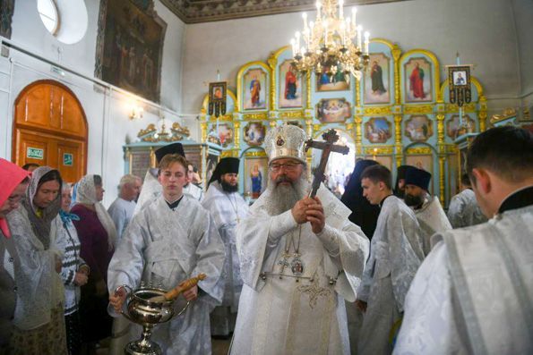 Покровский храм в Арске посетил Митрополит Кирилл